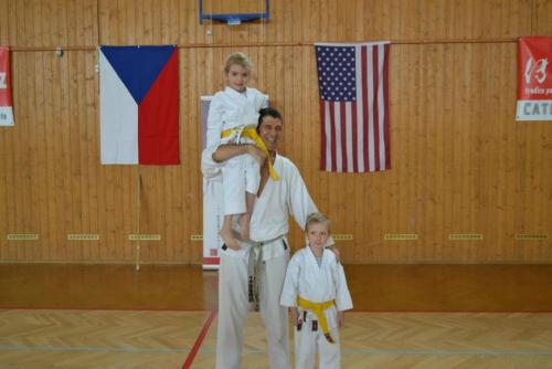 Klára a Viktor (ještě jako děti) na semináři v Bystřici p.H. se sensei Avi Rokah 8. Dan, ITKF z USA. (2011)